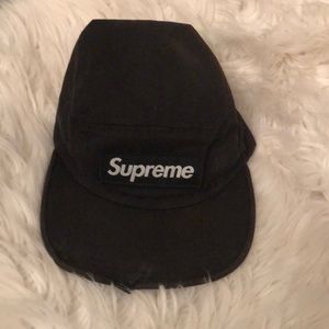 SUPREME hat. Has minor damage on bill